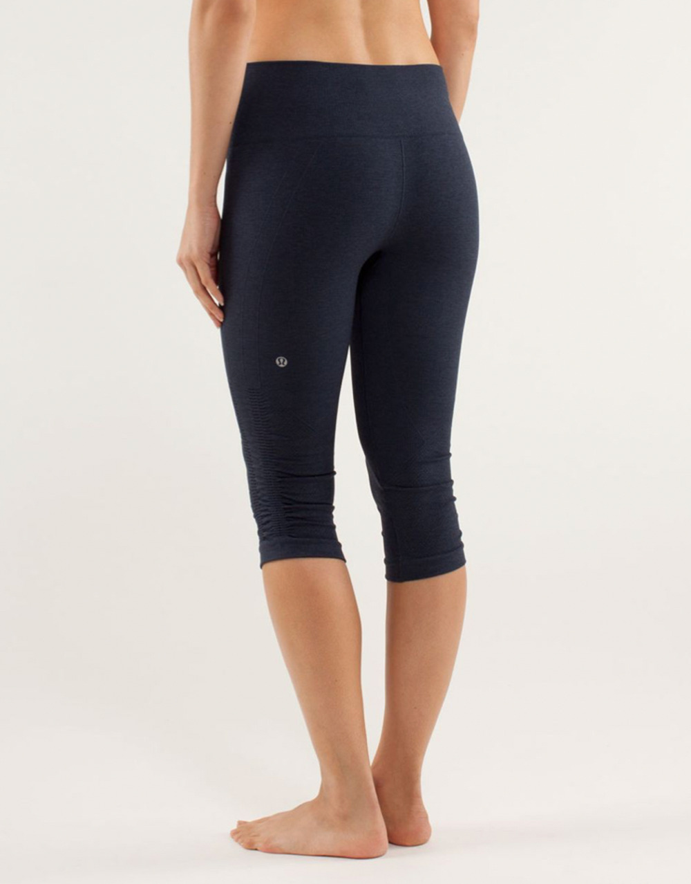 Lululemon In The Flow Capri Womens 2 Violet Moisture Wick Seamless Fitted Croppe